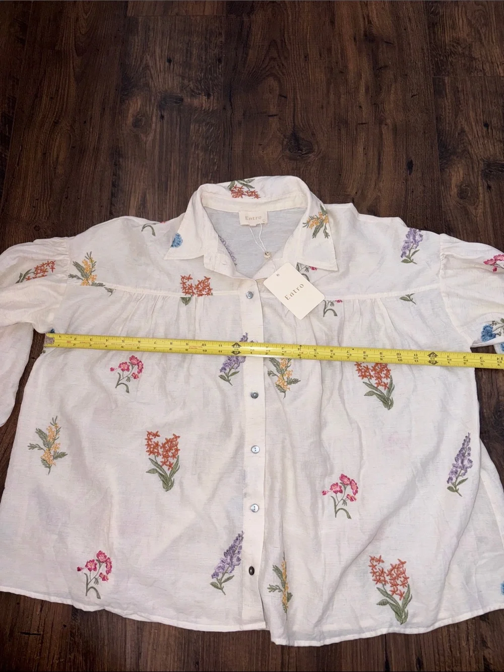NWT entro Cream Floral Embroidered Button-Front Blouse - Picture 8 of 11